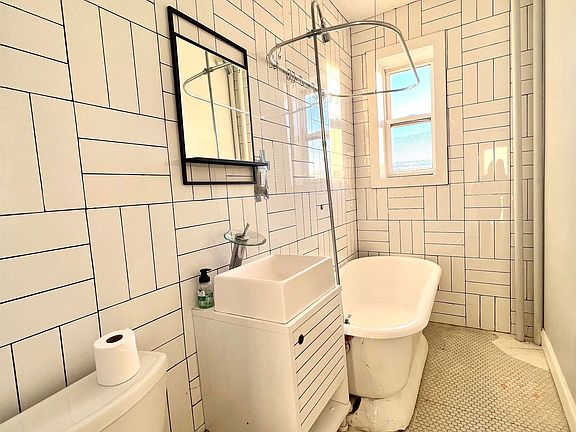 4th image of 3139 Kennedy Blvd #403