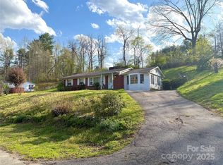 106 Chapel St, Spruce Pine, NC 28777