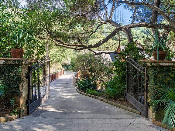 4th image of 1493 Sycamore Canyon Rd