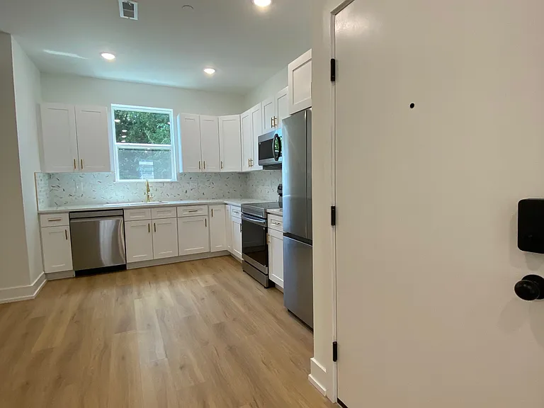 4202 Fairmount Ave #2 — Photo 2