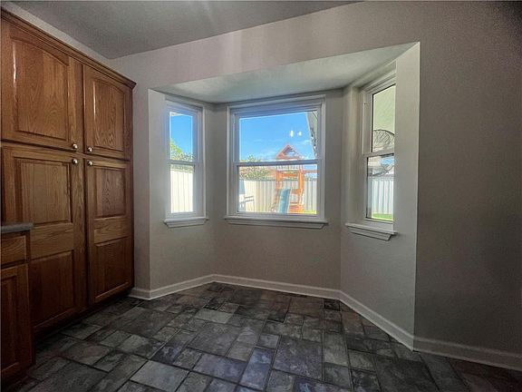 4th image of 5337 Loring Dr
