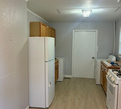 3rd image of 9585 Ridgemoor Ave