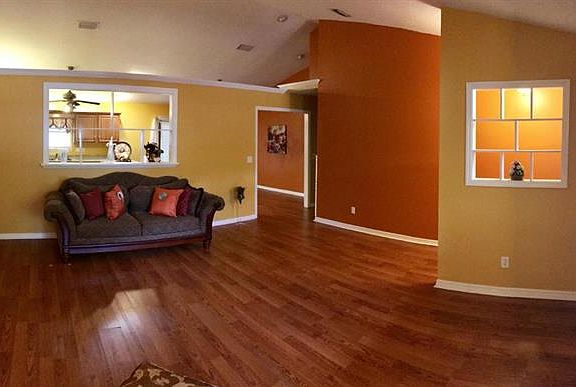 3rd image of 975 NE 51st Ave