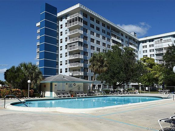 5th image of 4200 Hillcrest Dr APT 904