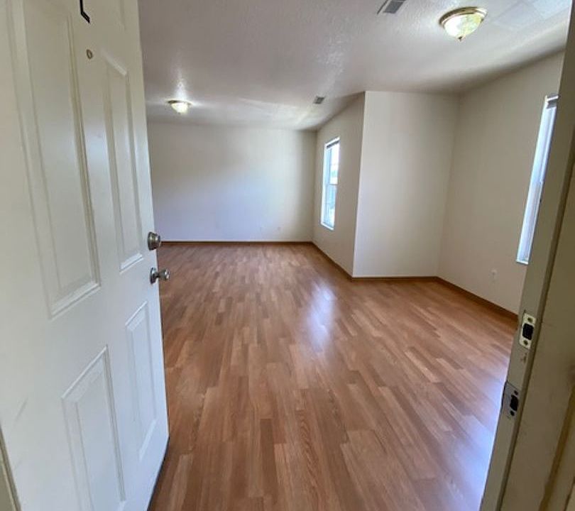 1st image of 200 Plymouth Ln #204A