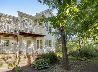 267 W Treehouse Ln, Round Lake, IL 60073