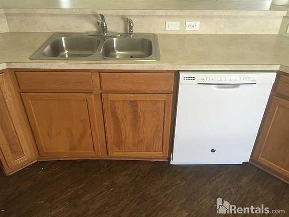 4th image of 1860 Creekview Dr