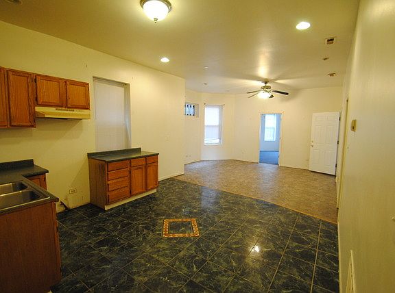 3rd image of 3925 W Gladys Ave