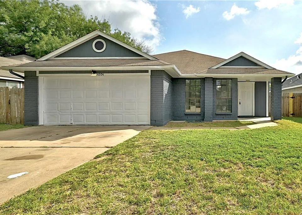 14304 Vandever St