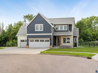 1001 Duck Cir, Hartford, SD 57033