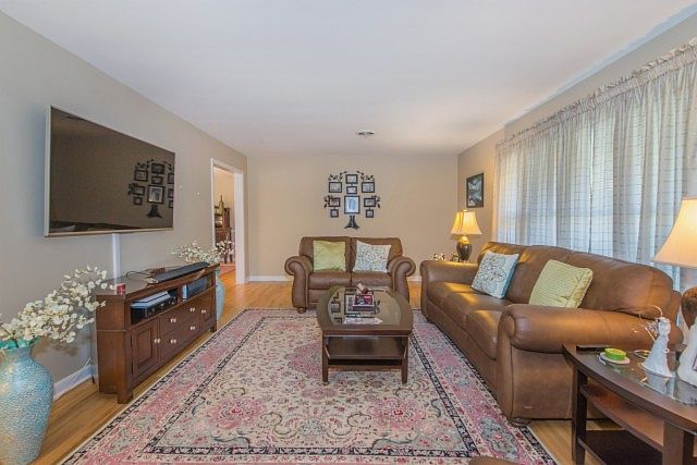 1st image of 823 Amaryllis Ave