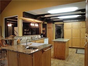 5th image of 3921 Lakeview Dr