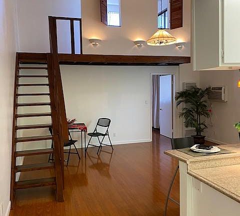 2nd image of 1943 Vista Del Mar St #8