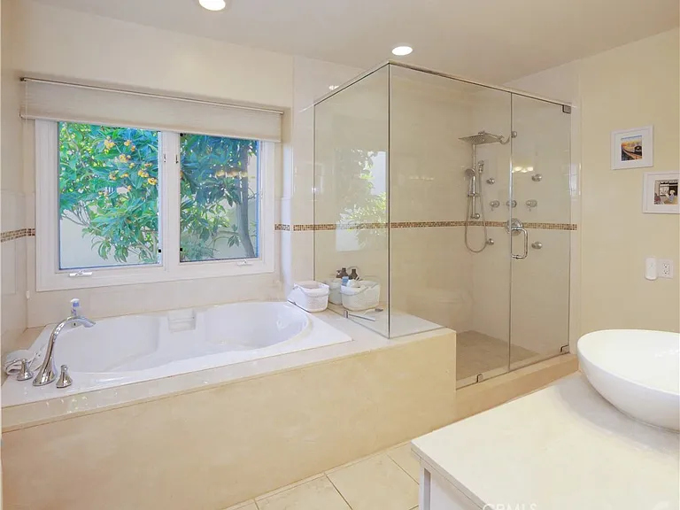 345 Palos Verdes Dr W — Photo 15