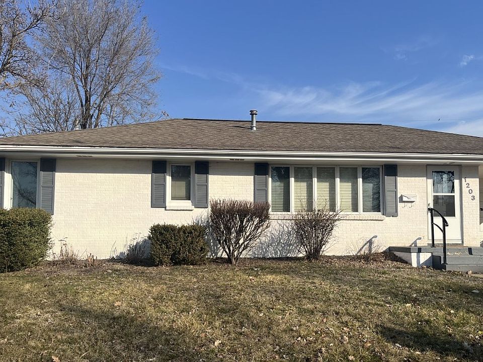 1203 Sheridan Rd, Pekin, IL 61554 Zillow