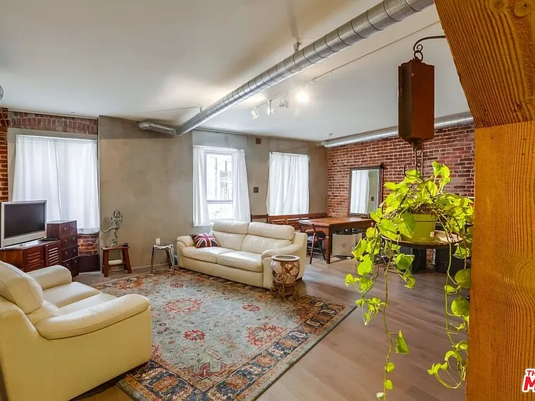 527 Molino St #310 — Photo 3