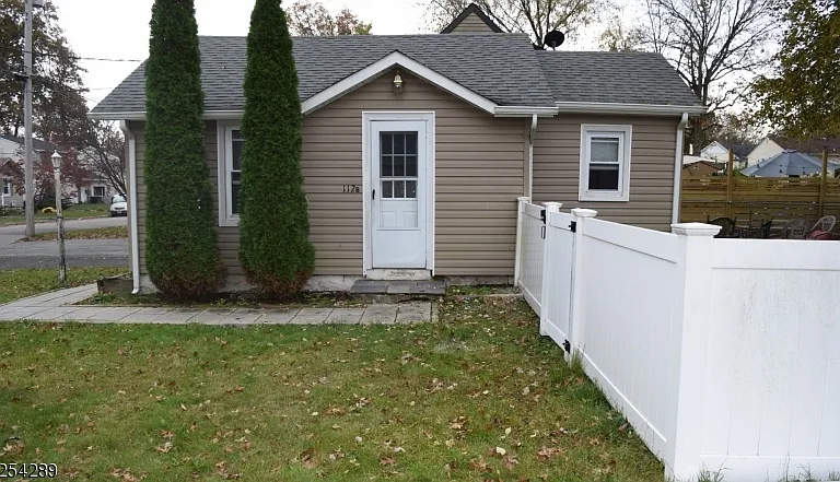 112B Minnehaha Blvd — Photo 1