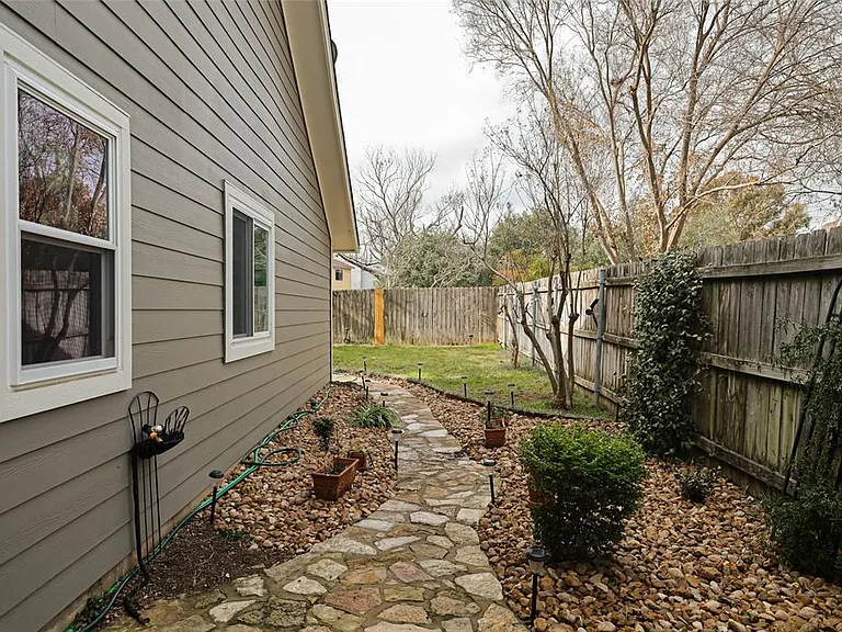 8705 Clearbrook Trl #B — Photo 17