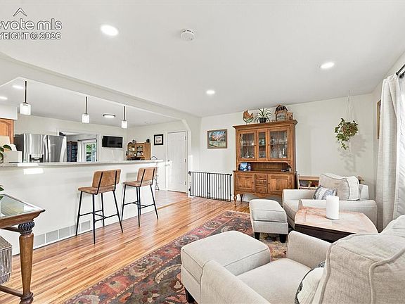 3rd image of 7295 Grashio Dr