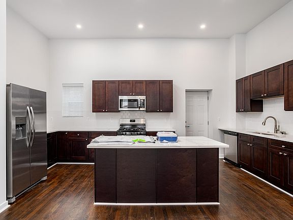 4th image of 549 E Marshall St #4