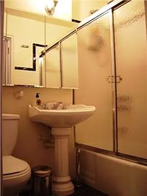 Rented by Adina Realty | media 35