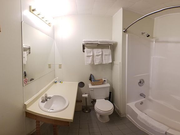 2nd image of 15-1305 N Superior Ave #15