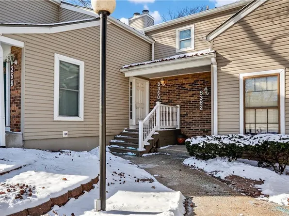 8360 NW Barrybrooke Dr, Kansas City, MO 64151