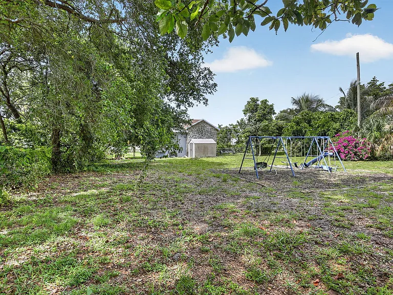 2465 Taylor St — Photo 32