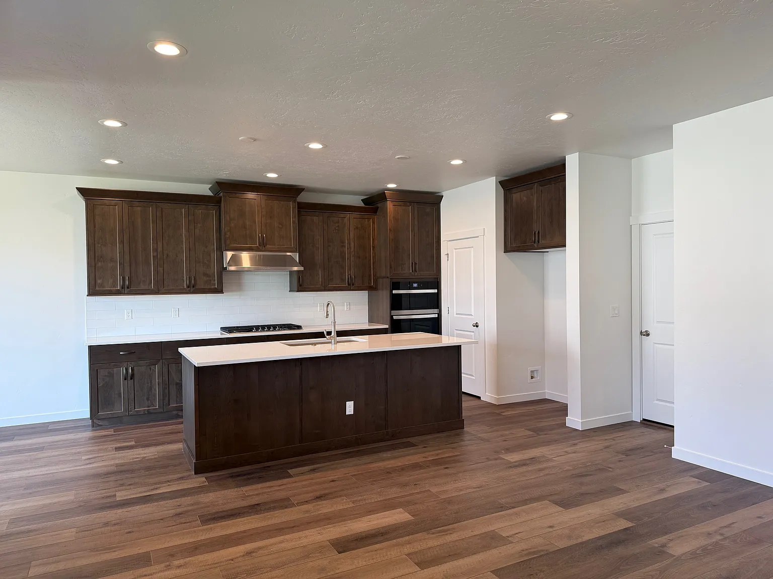 3 bed, 1558 sqft, $2,550 — Photo 2