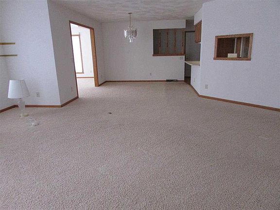3rd image of 4247 Greenbriar Dr