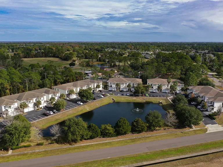 Devon Circle Apartments — Photo 22
