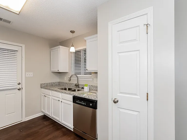 1002 Great Falls Dr — Photo 10