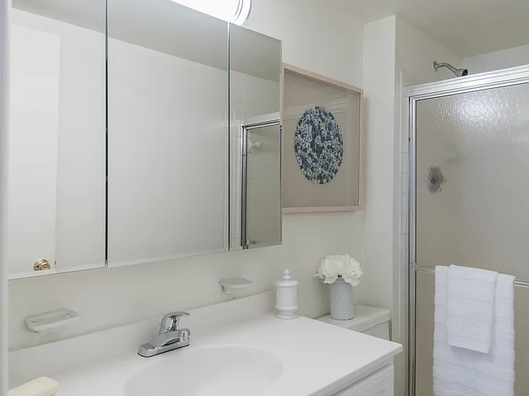 Metropolitan Tareyton Estates — Photo 17