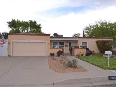 8225 Evangeline Ct NE, Albuquerque, NM, 87109