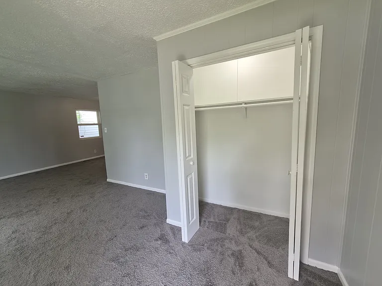 4708 Payton Ave — Photo 5