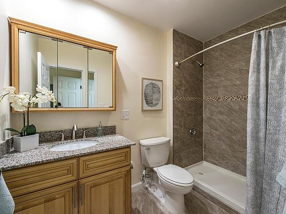 5th image of 750 Highland Ave #307