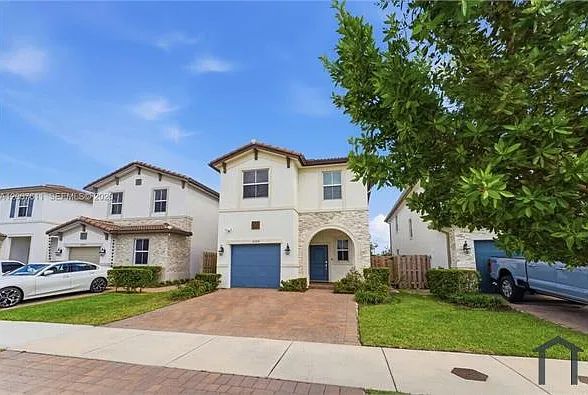 5 bed, $4,600 — Photo 2