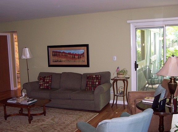 3rd image of 1582A Burr Oak Ct #1-L