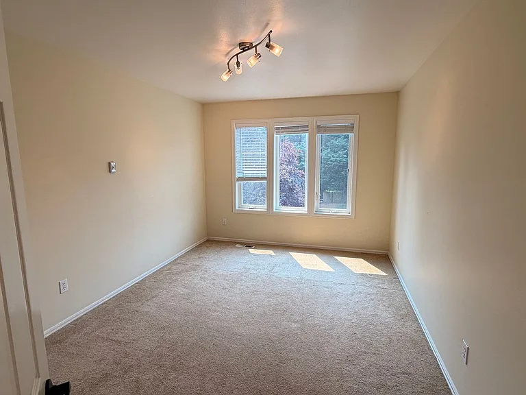 4504 194th Way NE — Photo 25