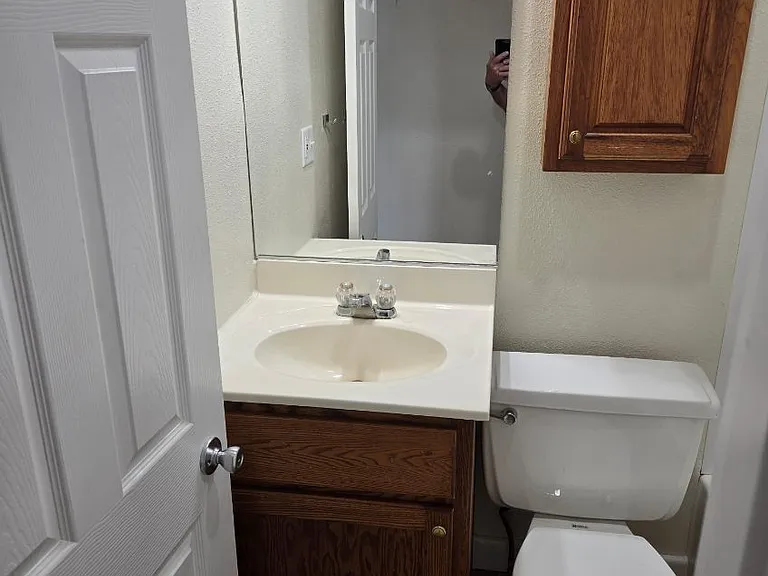 322 N Harth Ave — Photo 5