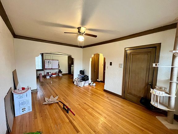 3rd image of 1807-1809 E Olive St #303