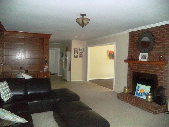 2nd image of 1012 Charles St
