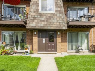 9366 Bay Colony Dr APT 1N, Des Plaines, IL 60016
