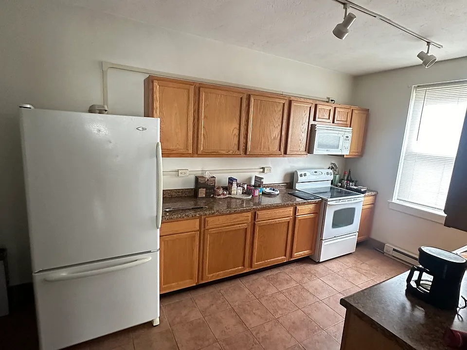 324 S Highland Ave #4