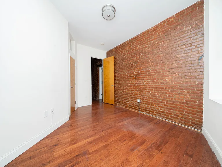 945 Saint Nicholas Ave #1D — Photo 2