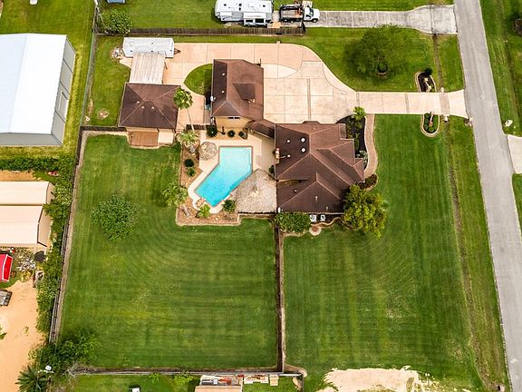 2nd image of 13214 Lynn Ln