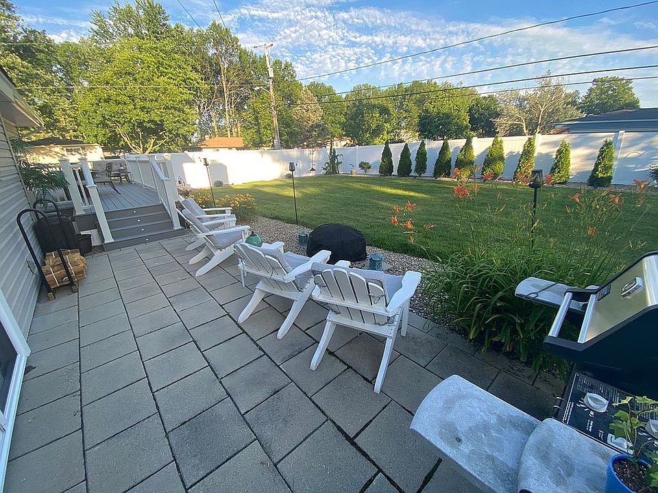2nd image of 27997 Terrace Dr