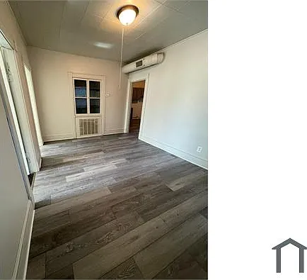 276 Centre St #1R — Photo 4