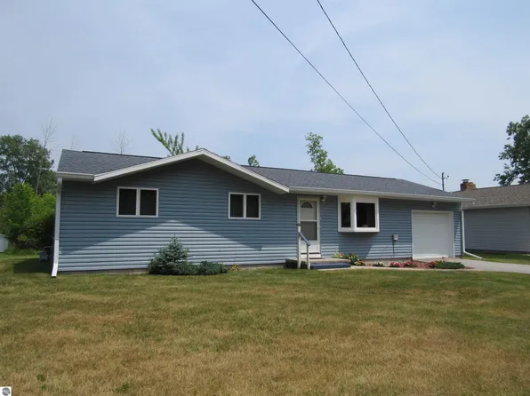528 N 1st Ave, Tawas City, MI 48763