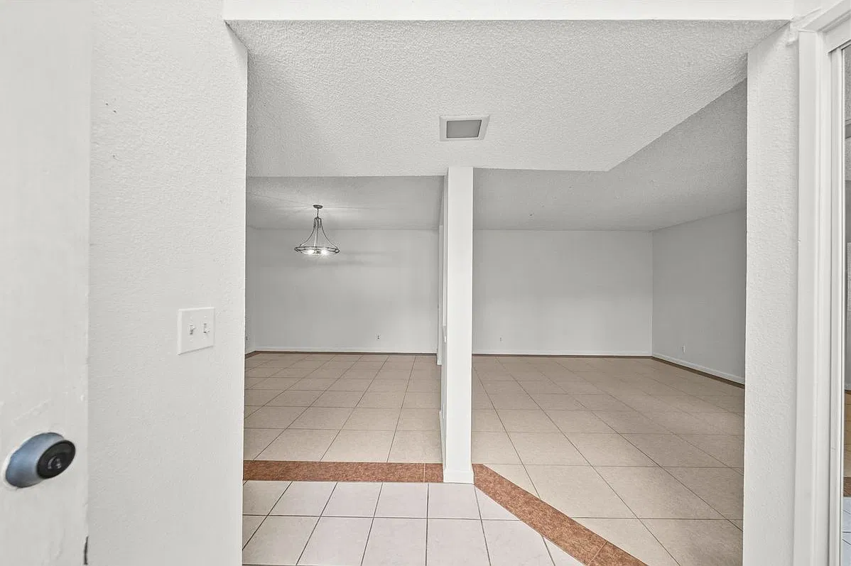 4 bed, 3.0 bath, 2188 sqft, $4,500 — Photo 4